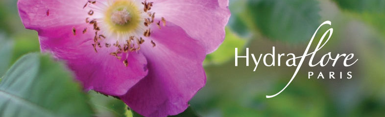 Hydraflore est notre gamme de cosmétiques hydratants destinés aux peaux sensibles des moins de 30 ans